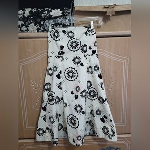 Gap Strapless dress. Cream print. Back zipper Size 1.